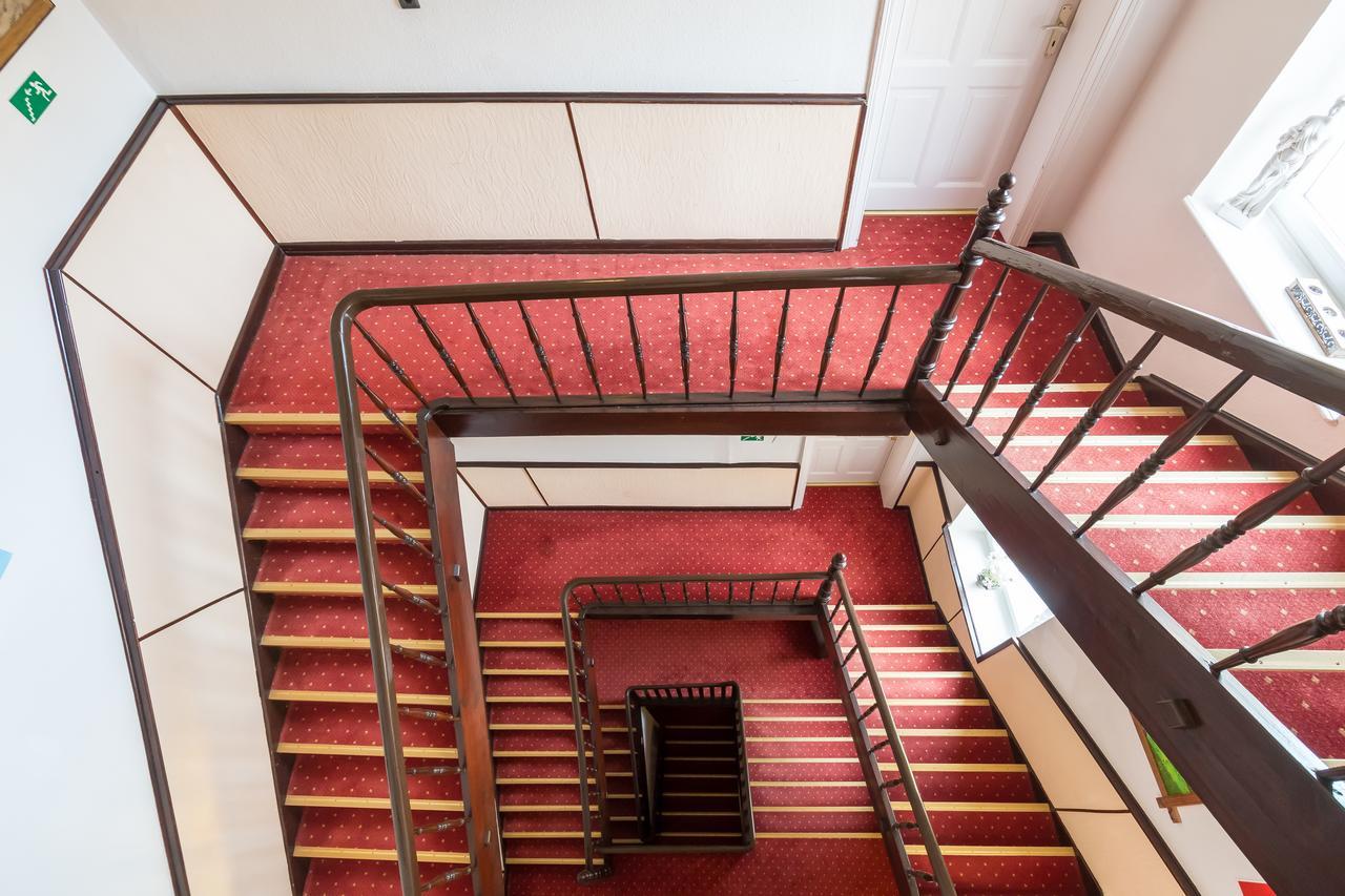 Hotel Mettlacher Hof エクステリア 写真